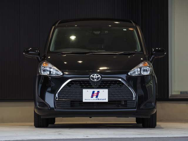 Toyota Sienta 4