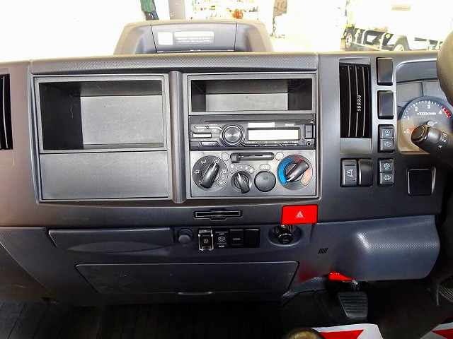 Isuzu Elf 4