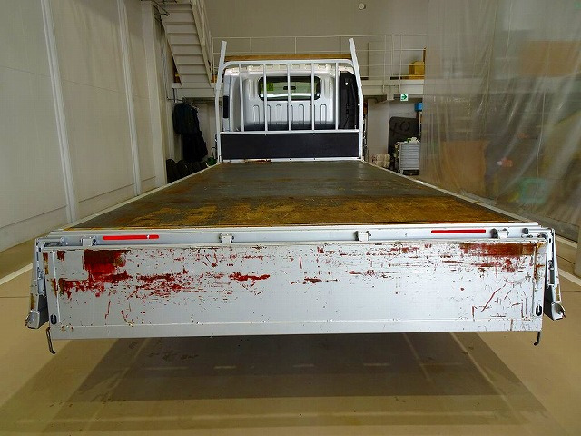 Isuzu Elf 8