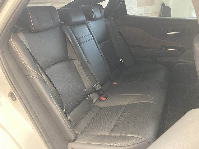 Toyota Crown Crossover 12