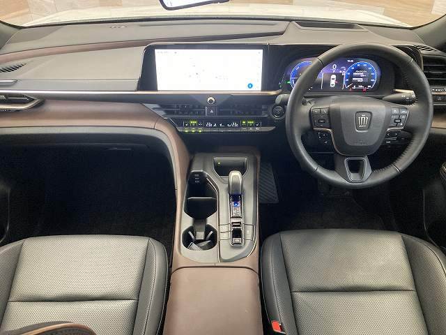 Toyota Crown Crossover 2