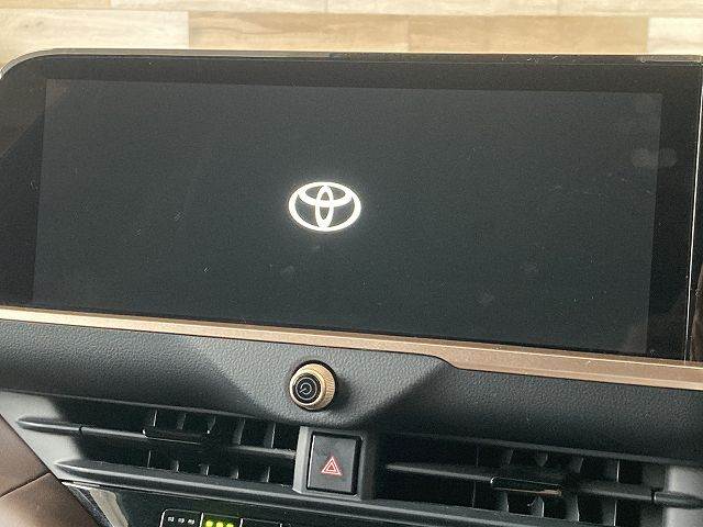 Toyota Crown Crossover 3