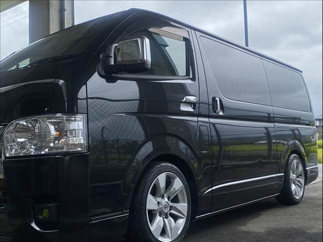Toyota Hiace Van 12