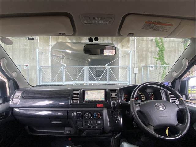 Toyota Hiace Van 3