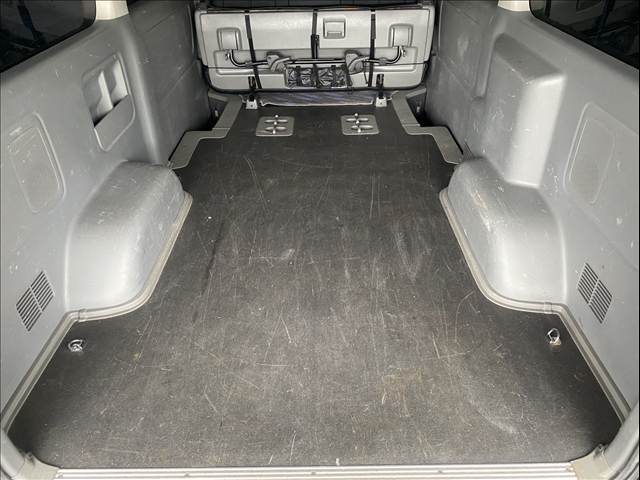 Toyota Hiace Van 4