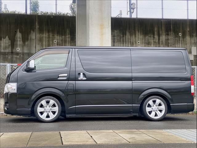 Toyota Hiace Van 6