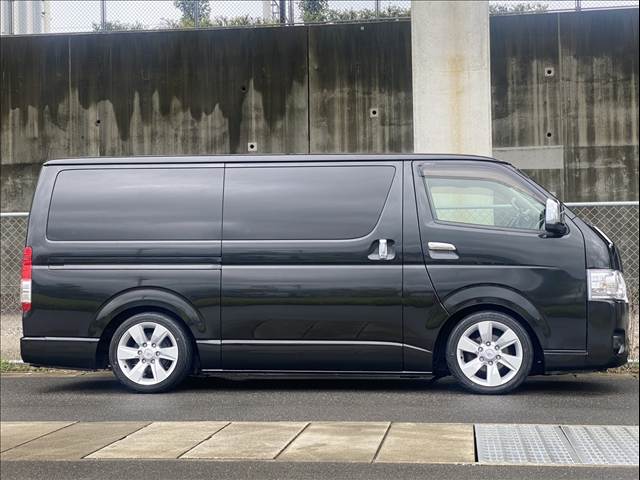 Toyota Hiace Van 7