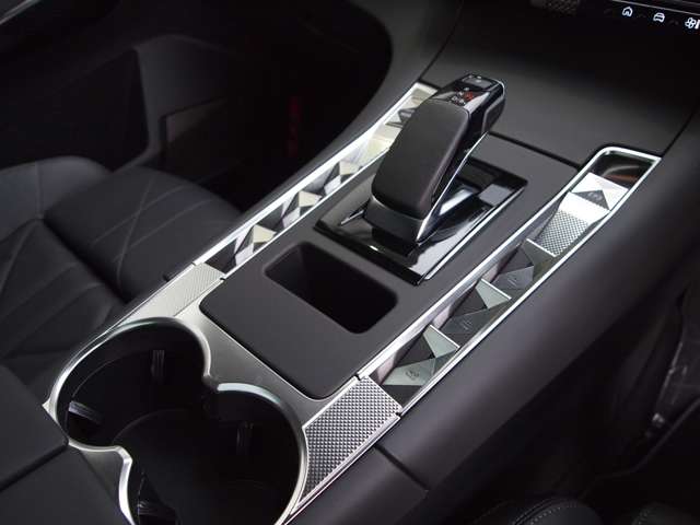 DS Automobiles DS7 11
