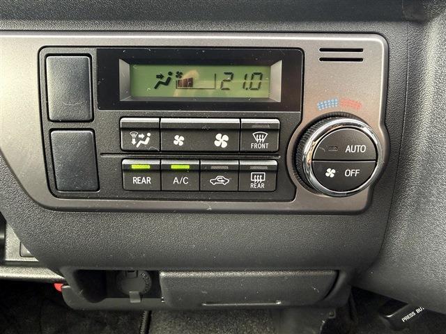 Toyota Hiace Van 6