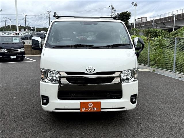 Toyota Hiace Van 9
