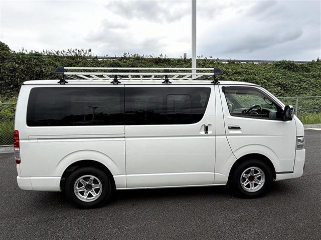 Toyota Hiace Van 11
