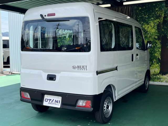 Daihatsu Hijet Cargo 12
