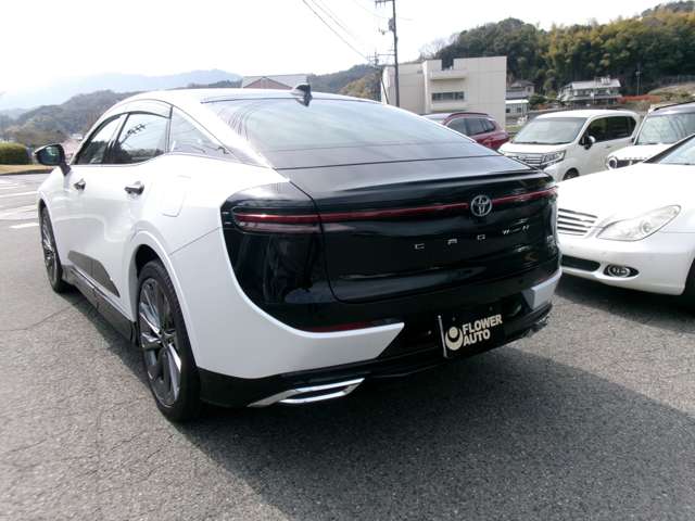 Toyota Crown Crossover 4