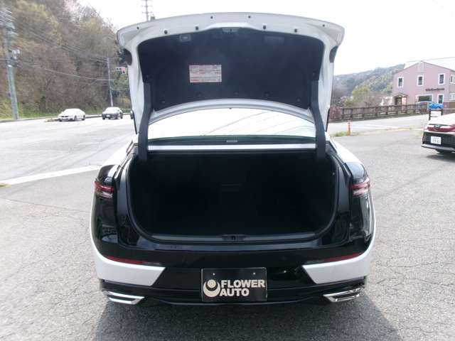 Toyota Crown Crossover 8