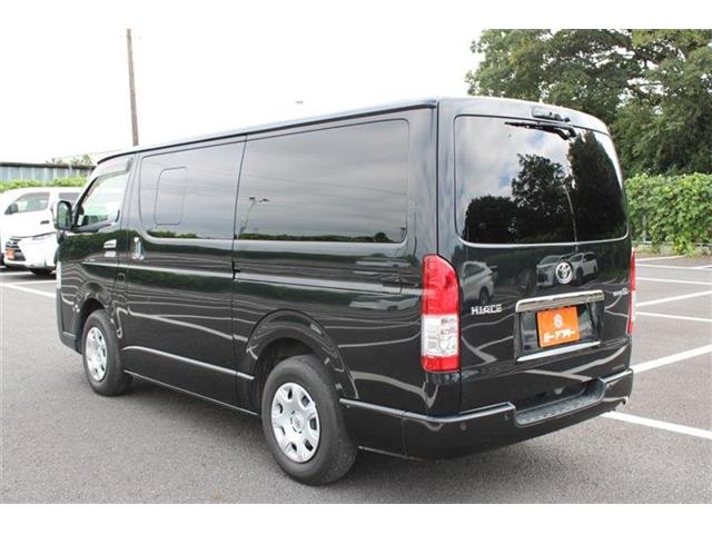Toyota Hiace Van 11