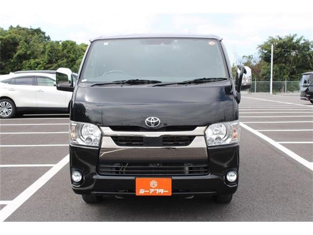 Toyota Hiace Van 4