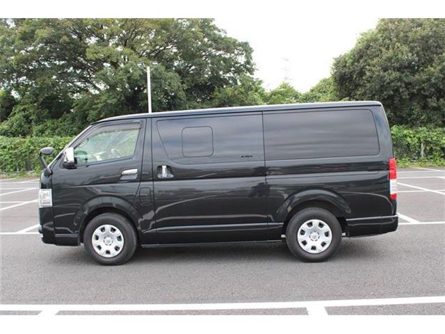 Toyota Hiace Van 10