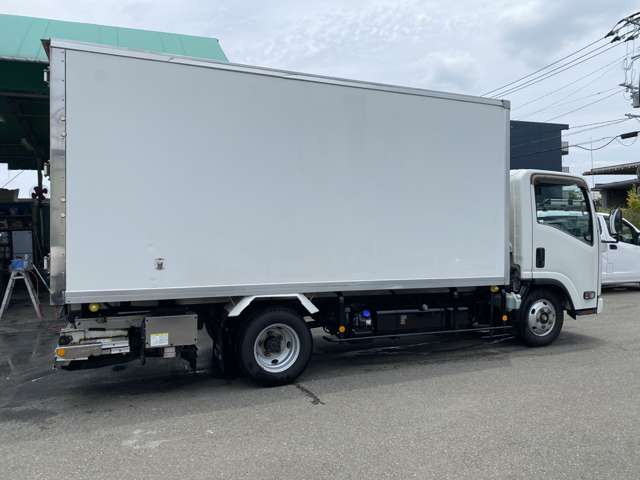 Isuzu Elf 4
