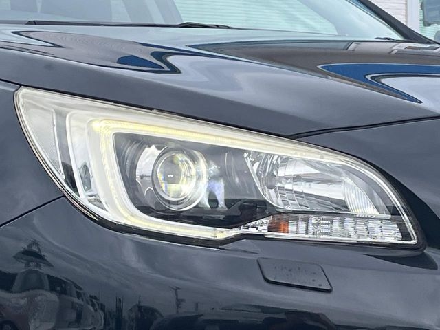 Subaru Legacy Outback 11