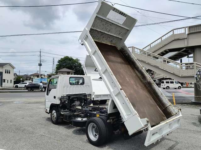 Isuzu Elf 6