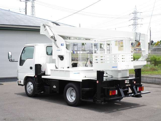 Isuzu Elf 3