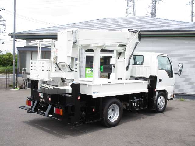 Isuzu Elf 4