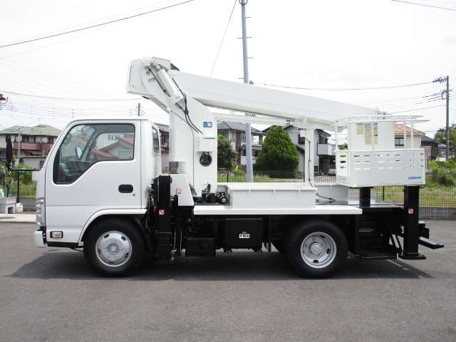 Isuzu Elf 6