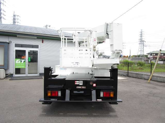 Isuzu Elf 8