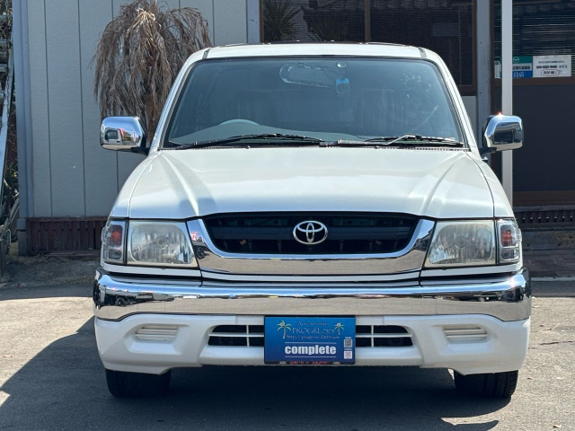 Toyota Hilux 2