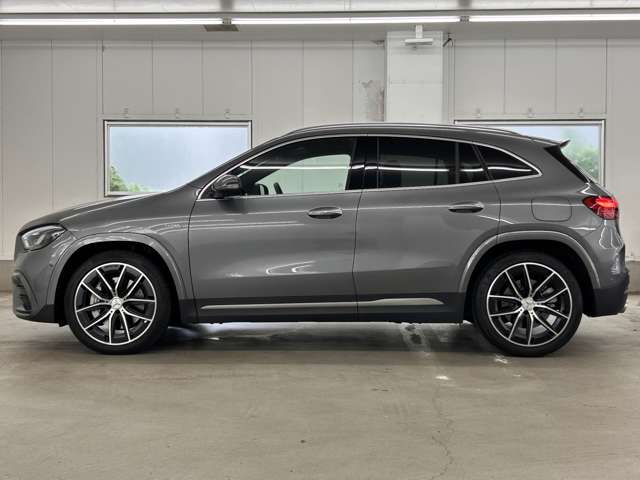 Mercedes-Benz GLA-Class 4