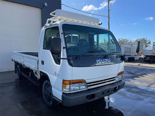 Isuzu Elf 3