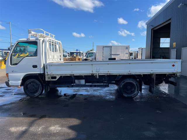 Isuzu Elf 7