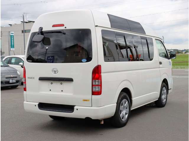 Toyota Hiace Van 11