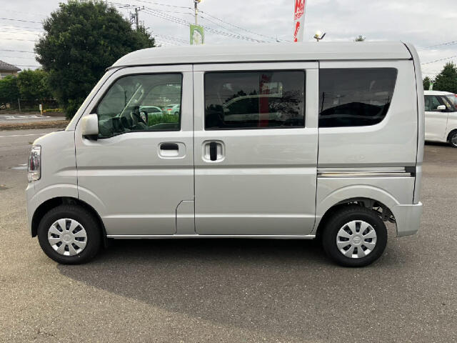Nissan NV100 Clipper 11