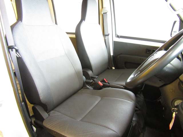 Daihatsu Hijet Cargo 6