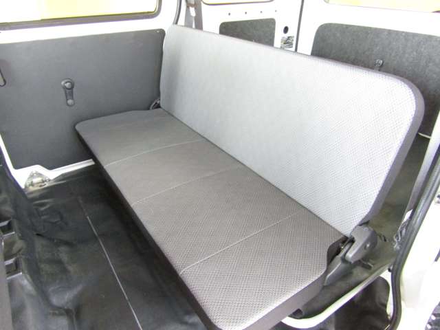 Daihatsu Hijet Cargo 8