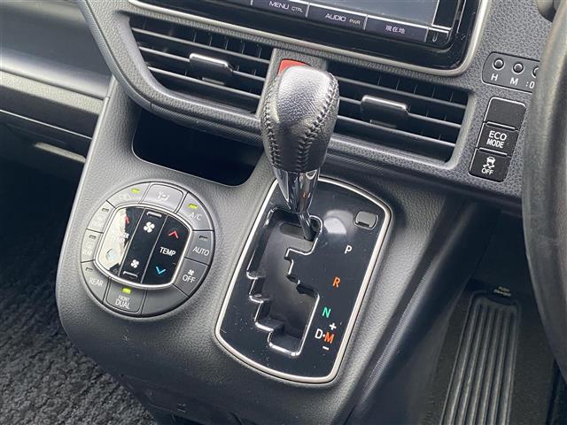 Toyota Voxy 12