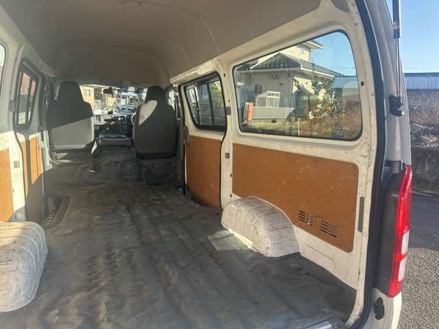 Toyota Hiace Van 11