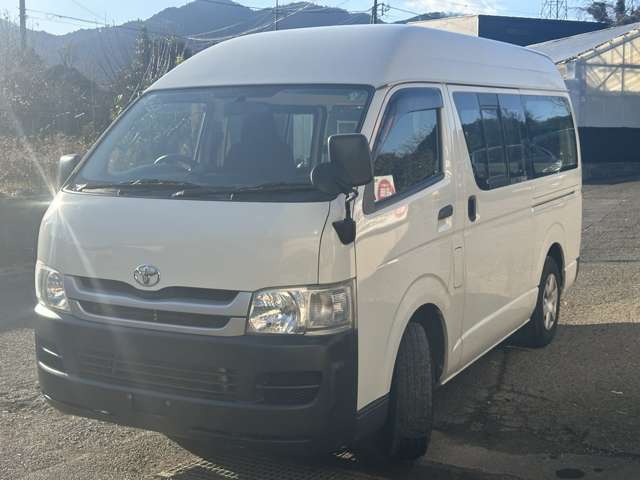 Toyota Hiace Van 4