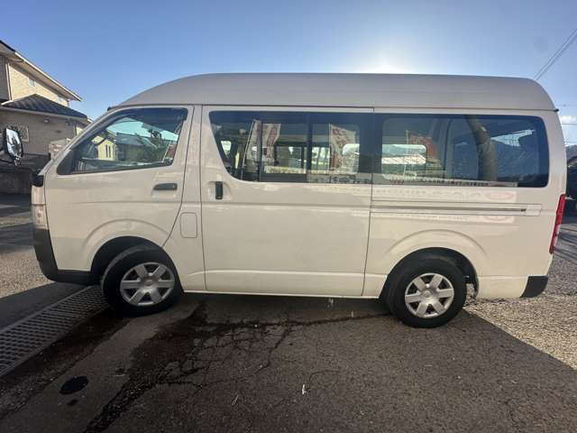 Toyota Hiace Van 5