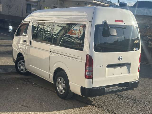Toyota Hiace Van 6