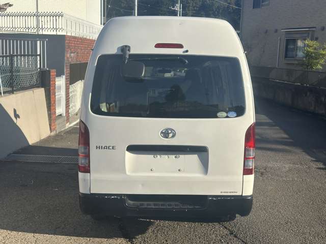 Toyota Hiace Van 7