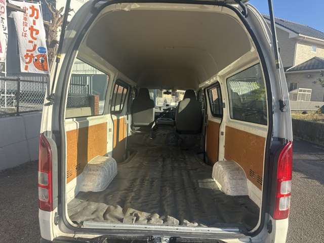 Toyota Hiace Van 9