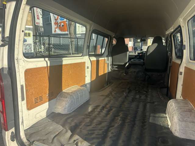Toyota Hiace Van 10