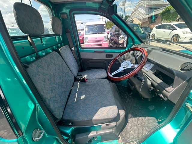 Daihatsu Midget II 11