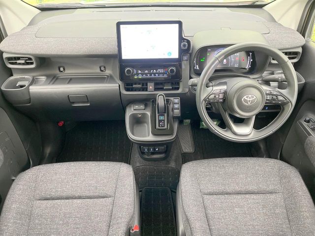 Toyota Sienta 2