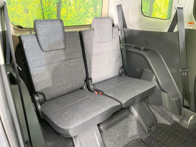 Toyota Sienta 10