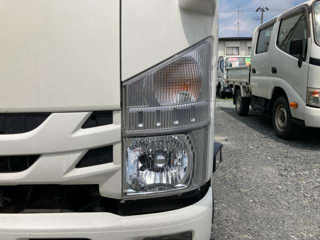 Isuzu Elf 7