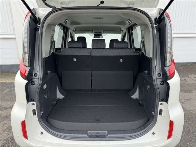 Toyota Sienta 5