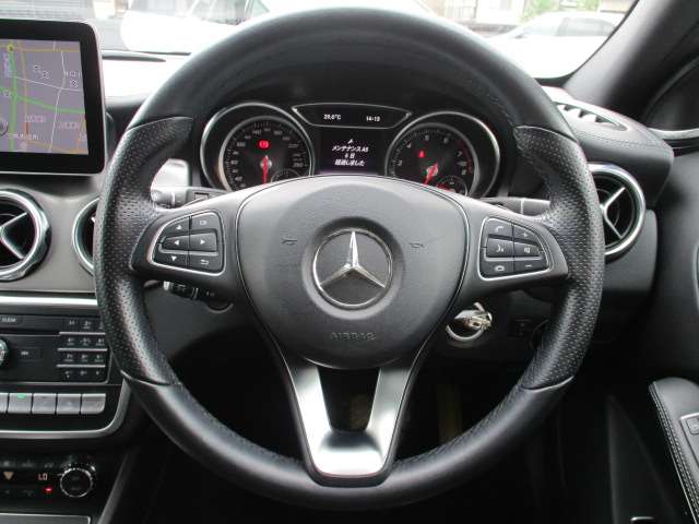 Mercedes-Benz GLA-Class 11